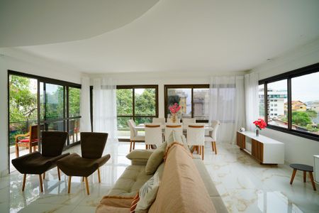 Casa de condomínio à venda com 680m², 3 quartos e 4 vagas Casa de condomínio à venda com 680m², 3 quartos e 4 vagasSala