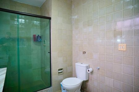 Casa de condomínio à venda com 680m², 3 quartos e 4 vagas Casa de condomínio à venda com 680m², 3 quartos e 4 vagasBanheiro Social