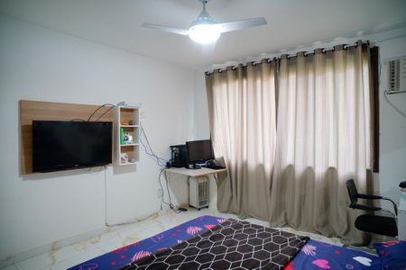 Casa de condomínio à venda com 680m², 3 quartos e 4 vagas Casa de condomínio à venda com 680m², 3 quartos e 4 vagasQuarto 1