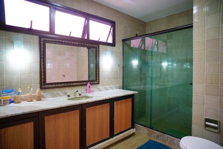 Casa de condomínio à venda com 680m², 3 quartos e 4 vagas Casa de condomínio à venda com 680m², 3 quartos e 4 vagasBanheiro Social