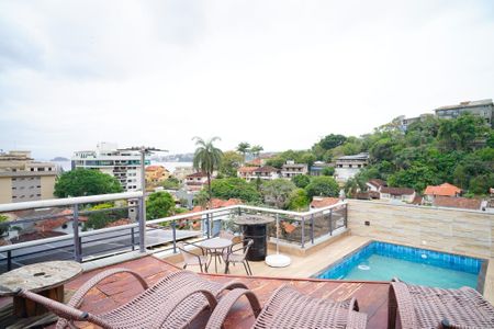 Casa de condomínio à venda com 680m², 3 quartos e 4 vagas Casa de condomínio à venda com 680m², 3 quartos e 4 vagasCobertura