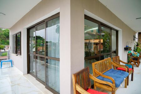 Casa de condomínio à venda com 680m², 3 quartos e 4 vagas Casa de condomínio à venda com 680m², 3 quartos e 4 vagasVaranda da Sala