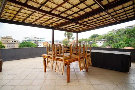 Casa de condomínio à venda com 680m², 3 quartos e 4 vagas Casa de condomínio à venda com 680m², 3 quartos e 4 vagasCobertura