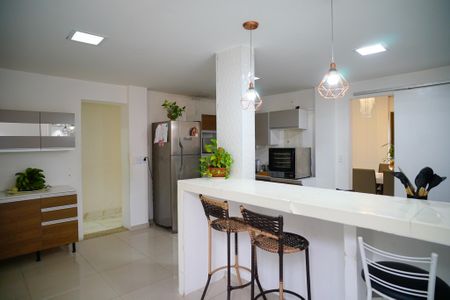 Casa de condomínio à venda com 680m², 3 quartos e 4 vagas Casa de condomínio à venda com 680m², 3 quartos e 4 vagasCozinha