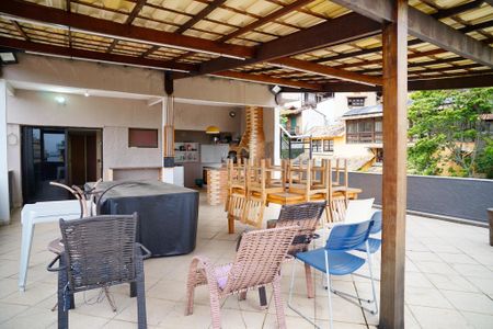 Casa de condomínio à venda com 680m², 3 quartos e 4 vagas Casa de condomínio à venda com 680m², 3 quartos e 4 vagasCobertura