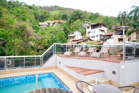 Casa de condomínio à venda com 680m², 3 quartos e 4 vagas Casa de condomínio à venda com 680m², 3 quartos e 4 vagasCobertura
