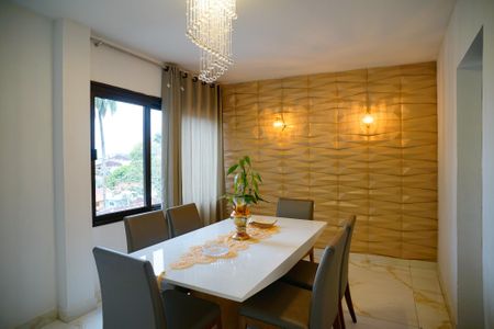 Casa de condomínio à venda com 680m², 3 quartos e 4 vagas Casa de condomínio à venda com 680m², 3 quartos e 4 vagasSala de Jantar