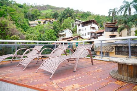 Casa de condomínio à venda com 680m², 3 quartos e 4 vagas Casa de condomínio à venda com 680m², 3 quartos e 4 vagasCobertura