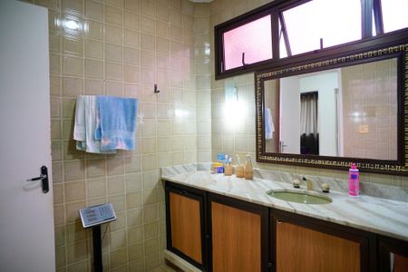 Casa de condomínio à venda com 680m², 3 quartos e 4 vagas Casa de condomínio à venda com 680m², 3 quartos e 4 vagasBanheiro Social