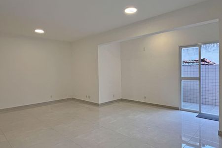 Casa para alugar com 125m², 3 quartos e 2 vagas Casa para alugar com 125m², 3 quartos e 2 vagasSala