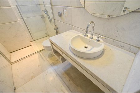 Apartamento para alugar com 410m², 5 quartos e 3 vagasBanheiro Suíte 2