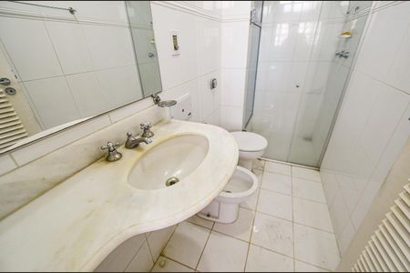 Apartamento para alugar com 410m², 5 quartos e 3 vagasBanheiro de serviço