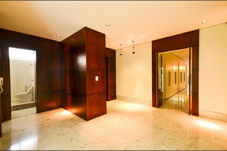 Apartamento para alugar com 410m², 5 quartos e 3 vagasCorredor