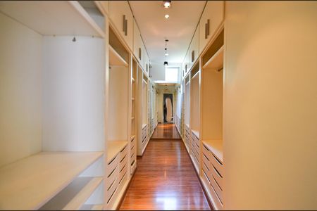 Apartamento para alugar com 410m², 5 quartos e 3 vagasCloset da Suíte 3