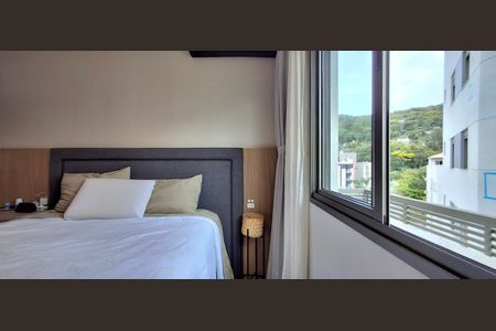 Suíte de apartamento para alugar com 2 quartos, 82m² em Córrego Grande, Florianópolis