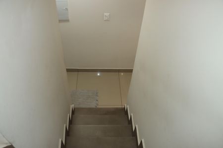 Casa de condomínio para alugar com 177m², 2 quartos e 2 vagasEscada