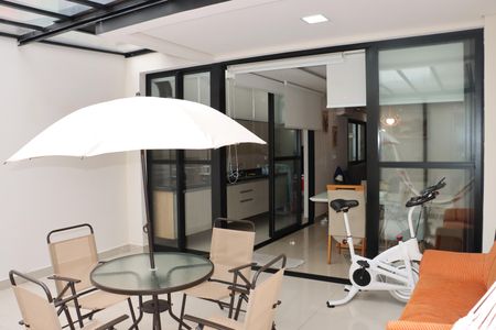 Varand de casa de condomínio para alugar com 2 quartos, 177m² em Jardim Semiramis, Cotia