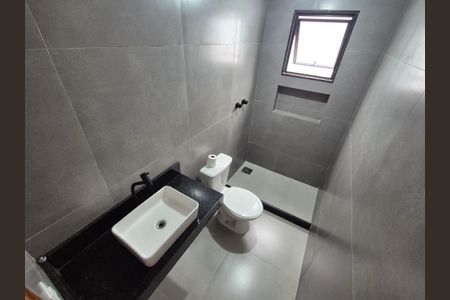 Casa de condomínio à venda com 169m², 3 quartos e 2 vagasBanheiro 
