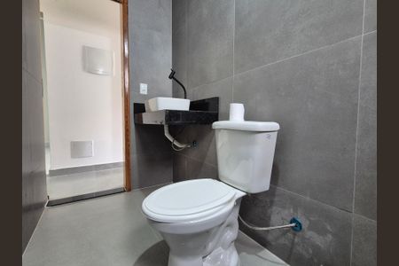 Casa de condomínio à venda com 169m², 3 quartos e 2 vagasBanheiro 