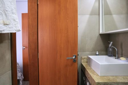 Apartamento à venda com 80m², 3 quartos e 1 vaga Apartamento à venda com 80m², 3 quartos e 1 vagaBanheiro da Suíte