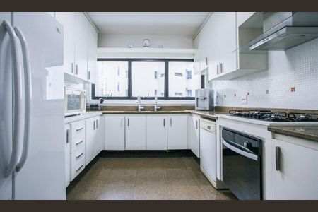 Apartamento à venda com 330m², 5 quartos e 4 vagas