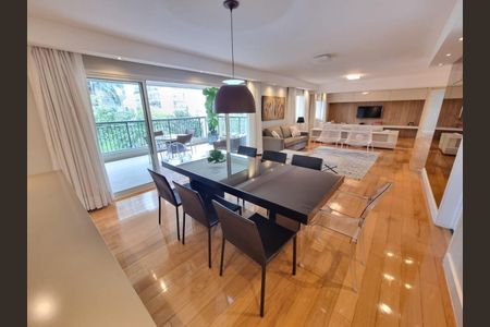 Apartamento à venda com 3 quartos, 210m² em Moema, São Paulo