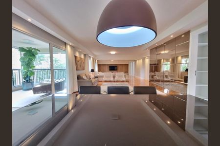 Apartamento à venda com 3 quartos, 210m² em Moema, São Paulo