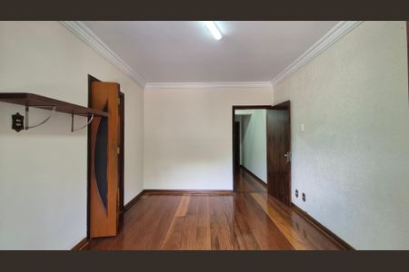 Casa à venda com 180m², 3 quartos e 2 vagasSuíte