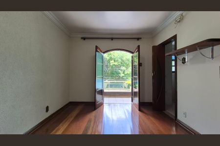 Casa à venda com 180m², 3 quartos e 2 vagasSuíte