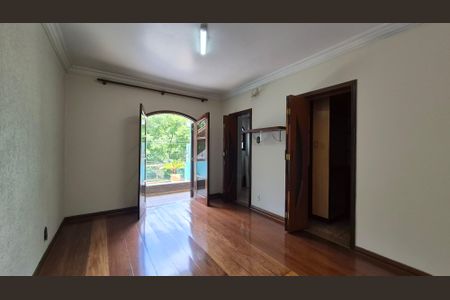 Casa à venda com 180m², 3 quartos e 2 vagasSuíte