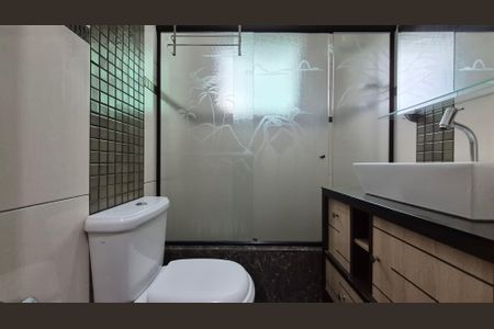 Casa à venda com 180m², 3 quartos e 2 vagasBanheiro