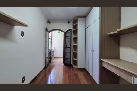 Casa à venda com 180m², 3 quartos e 2 vagasQuarto
