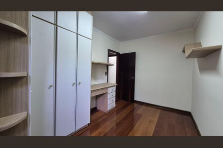 Casa à venda com 180m², 3 quartos e 2 vagasQuarto