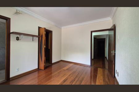 Casa à venda com 180m², 3 quartos e 2 vagasSuíte