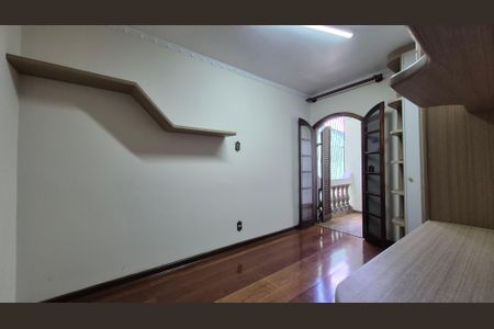 Casa à venda com 180m², 3 quartos e 2 vagasQuarto