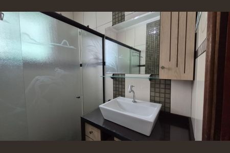 Casa à venda com 180m², 3 quartos e 2 vagasBanheiro