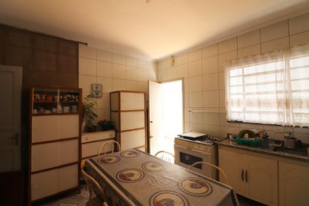 Casa à venda com 180m², 3 quartos e 4 vagasCozinha 