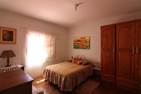 Casa à venda com 180m², 3 quartos e 4 vagasQuarto 1 - Suíte