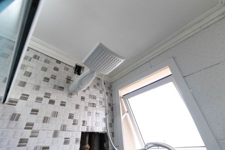 Banheiro Social de apartamento para alugar com 2 quartos, 47m² em Parque Bristol, São Paulo