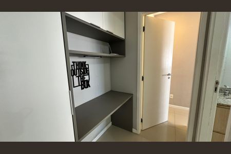 Apartamento à venda com 68m², 2 quartos e 1 vagaCorredor 