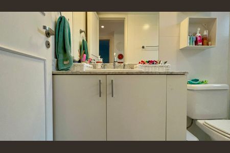 Apartamento à venda com 94m², 3 quartos e 2 vagas Apartamento à venda com 94m², 3 quartos e 2 vagasBanheiro