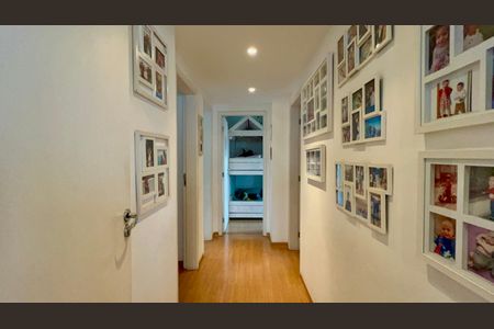 Apartamento à venda com 94m², 3 quartos e 2 vagas Apartamento à venda com 94m², 3 quartos e 2 vagasCorredor