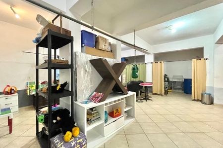 Casa à venda com 128m², 3 quartos e 4 vagasPorão 