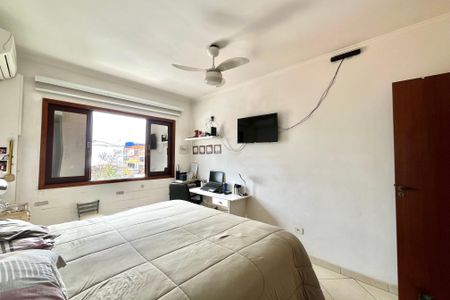 Casa à venda com 128m², 3 quartos e 4 vagasSuite