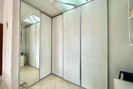 Casa à venda com 128m², 3 quartos e 4 vagasCloset da suíte