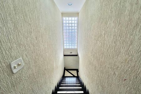 Casa à venda com 128m², 3 quartos e 4 vagasEscada