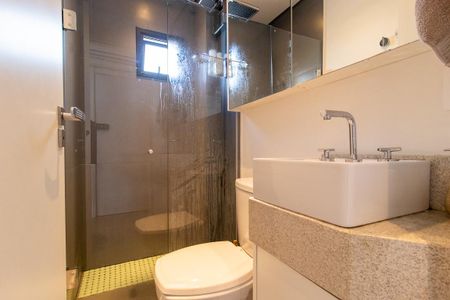 Banheiro Social de kitnet/studio para alugar com 1 quarto, 20m² em Bigorrilho, Curitiba