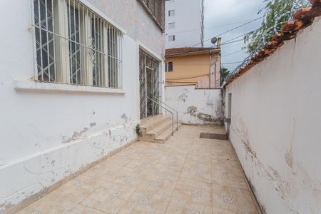 Casa à venda com 300m², 3 quartos e 3 vagas Casa à venda com 300m², 3 quartos e 3 vagasEntrada