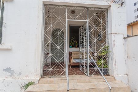 Casa à venda com 300m², 3 quartos e 3 vagas Casa à venda com 300m², 3 quartos e 3 vagasEntrada