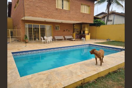 Casa de condomínio para alugar com 490m², 3 quartos e 3 vagas Casa de condomínio para alugar com 490m², 3 quartos e 3 vagasPiscina